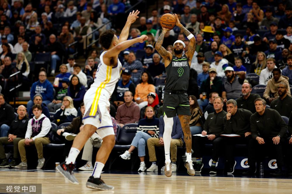 球的争夺中 球的争夺中