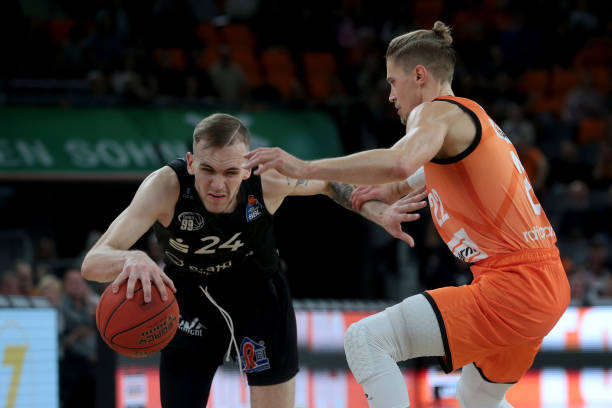 中摘得桂冠 中摘得桂冠